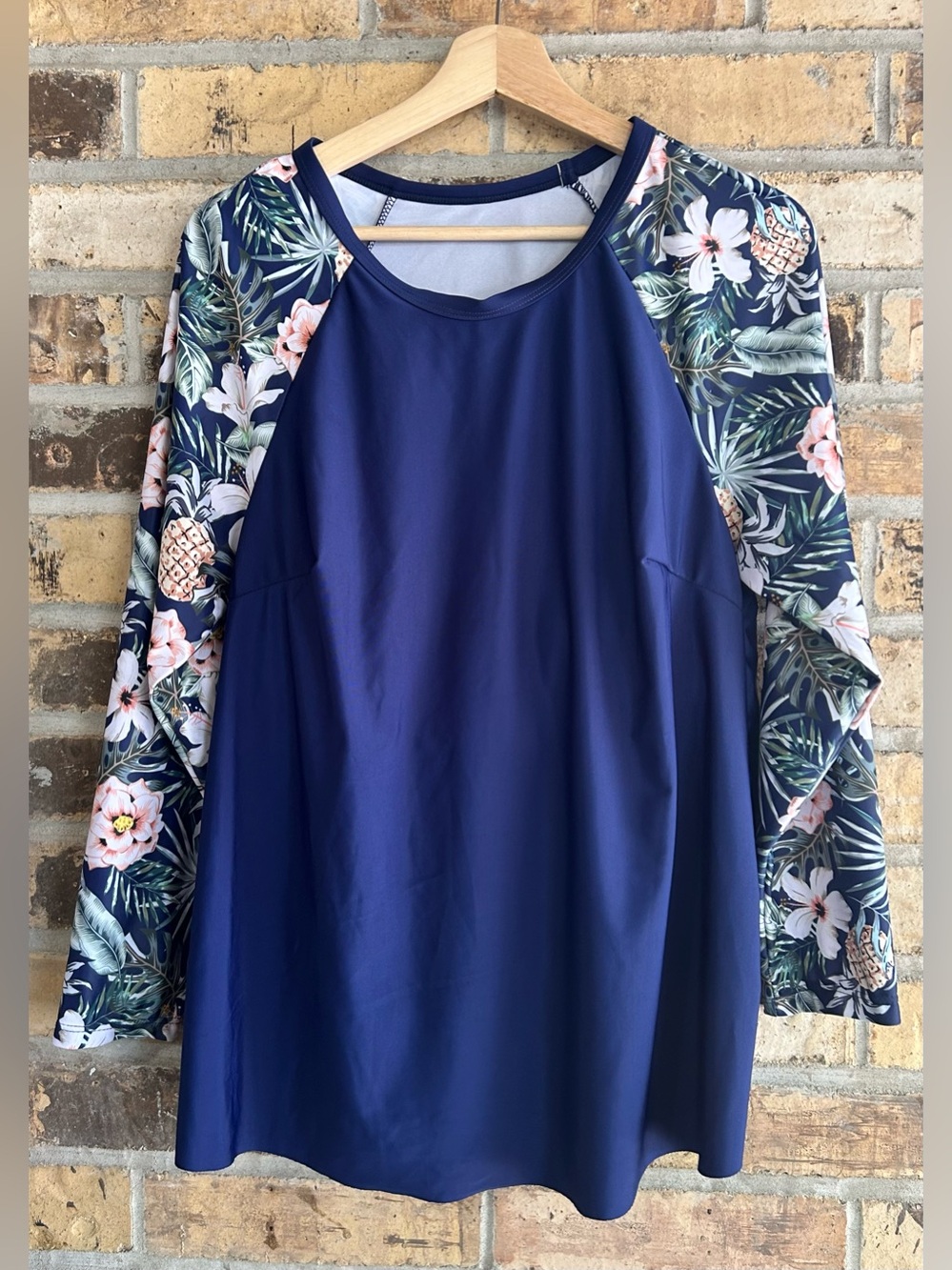 5 for $25🔥1XL Built-In-Bra Long Sleeve Navy Floral Rashguard Swimsuit Shirt